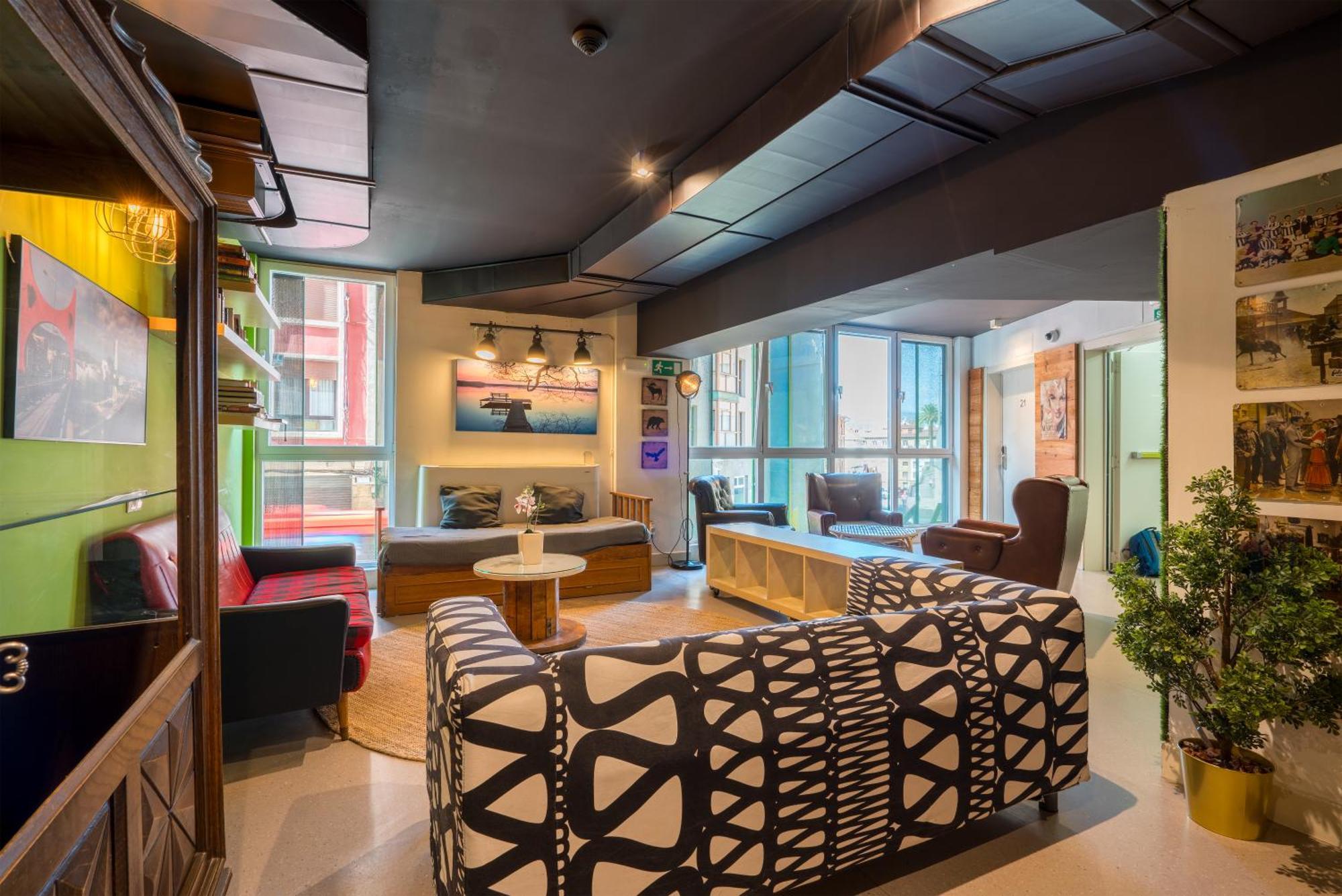 Ganbara Hostel - Self Check In Bilbao Ngoại thất bức ảnh